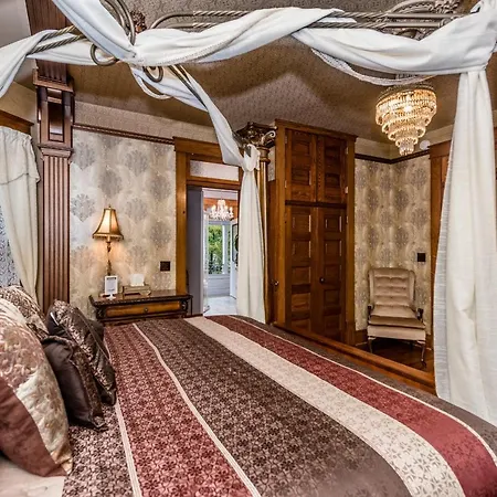 Conner House Bed And Breakfast-3